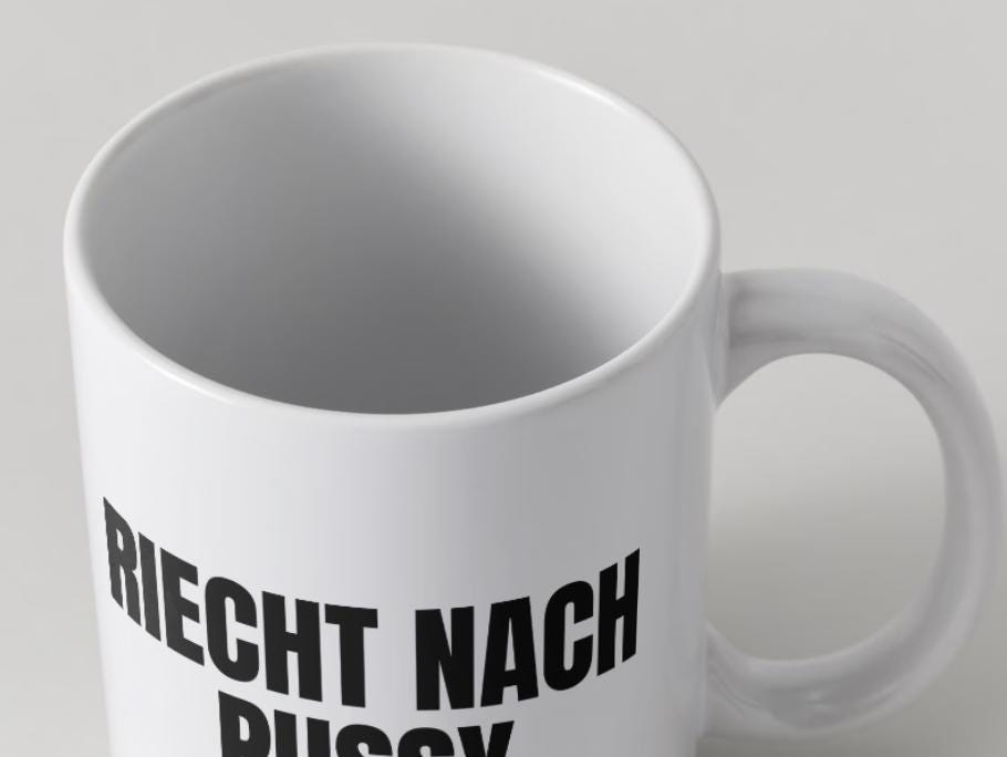 Riecht nach Pussy | Tasse | Attitude Candles Duftkerze Geschenk Geburtstag Hochzeit Weihnachten Einweihung