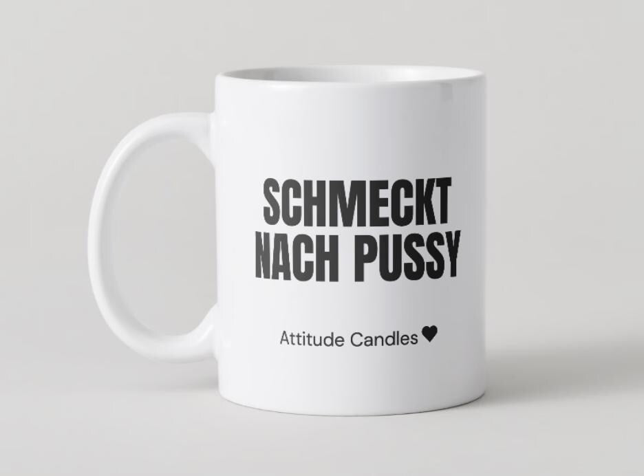 Schmeckt nach Pussy | Tasse | Attitude Candles Duftkerze Geschenk Geburtstag Hochzeit Weihnachten Einweihung