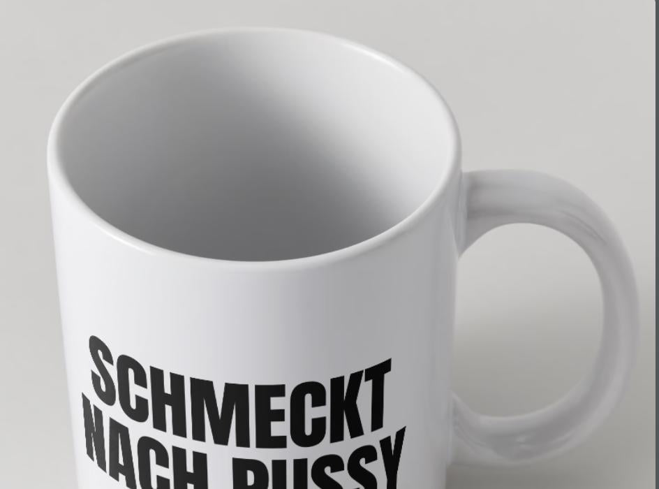 Schmeckt nach Pussy | Tasse | Attitude Candles Duftkerze Geschenk Geburtstag Hochzeit Weihnachten Einweihung